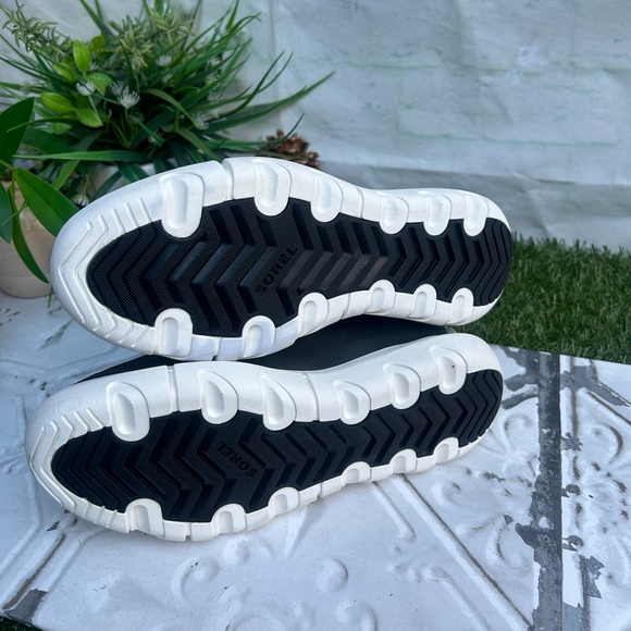 Sorel Explorer Faux Shearling
Waterproof Boot size 7 like new - Picture 11 of 16